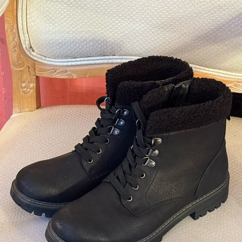 Cliffs By White Mountain women’s Miles black short boot lace up size 11